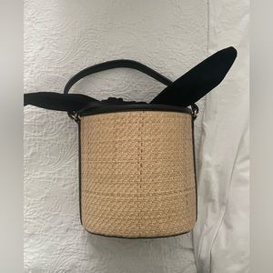 Straw bag with detachable cross body strap